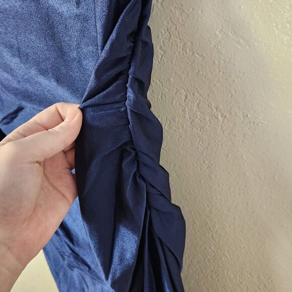 La Femme Navy Trumpet Off Shoulder Sexy Classic Beauty Size 0 28450 - Picture 7 of 16